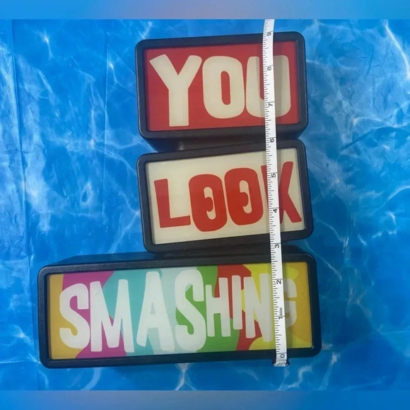 We Happy Few - Plexi Sign Lamp - You Look Smashing ๐จ๐๐ - Picture 5 of 7